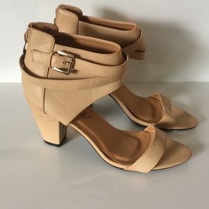 Awesome low heel sandals! Absolutely gorgeous!